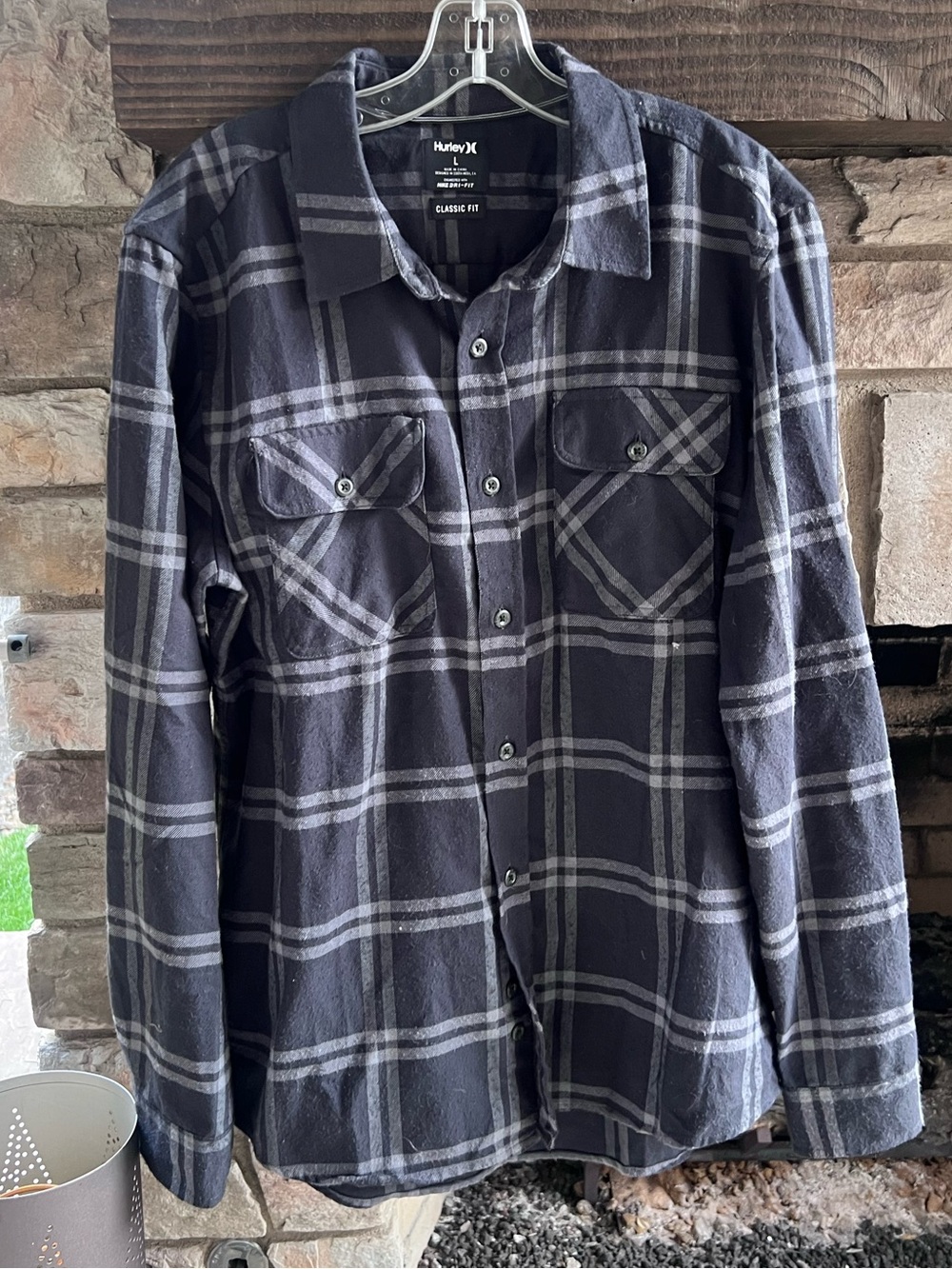 Hurley Men’s Black and Gray Plaid Button-Down Shirt Classic Fit Large